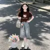 Conjunto de Verão para Meninas 2026 Novo Estilo Camiseta de Manga Curta para Menina Grande Calça Jeans Wide-Leg de Verão Infantil Estilo Coreano