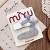 Pin BB para niña de color plateado estilo coreano con lazo dulce, pinza para el pelo versátil para niños de cuero dulce y genial, pasador lateral para niñas