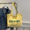 Bolsa de Ombro Tendência Estilo Japonês 2026 para Estudantes do Ensino Médio e Universitárias, Bolsa de Braço Texturizada, Bolsa Tote com Letras