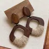 Pendientes de borla con carcasa de madera marrón transfronterizos europeos y americanos, pendientes de estilo vintage Maillard, pendientes de mujer de lujo ligero de alta gama