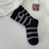 Calcetines de Mickey bordados para mujer, calcetines de dibujos animados de moda, 24 años, otoño, nuevos, calcetines altos a rayas de colores combinados, animación