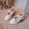 Zapatos Nuevos Mary Jane de Cuero Pequeño para Niñas de Primavera y Otoño Suela Suave Zapatos de Princesa Zapatos Individuales de Boca Baja para Niños Zapatos de Actuación Modernos Versátiles