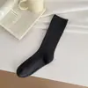 Calcetines de color liso para mujer, aptos para todas las estaciones, longitud a media pantorrilla, nuevos estilos de otoño/invierno, simples y versátiles, hechos de algodón, calcetines largos, blancos, y con diseño de volantes