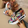 Sapatos Esportivos Cruzados Color Block Novos para Primavera e Outono de 2026 Tamanho Grande Plataforma com Solado Espesso Salto que Aumenta a Altura Sapatos Femininos Atacado