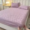 Sábana Bajera Ajustable Impermeable de TPU Acolchada Transfronteriza Hecha a Medida Patrón de Diamantes Amigable con la Piel Cubierta de Cama Acolchada Cepillada Cubierta de Colchón Sábana Bajera Acolchada