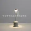 Lâmpada de Mesa USB Simples Moderna Criativa Lâmpada Decorativa de Cabeceira de Quarto Decoração de Mesa Luz Noturna LED Luz Vermelha da Moda