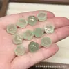 Pingente de Paz em Jade Natural com Urso, Flor de Cinco Pétalas e Padrão de Nuvem, Apresentando Manchas Pretas Semelhantes a Algodão, Acessórios de Jade para Atacado