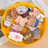 Ins Broche acrílico lindo estilo coreano, insignia de oso de dibujos animados, colgante para bolso, pequeño accesorio para niñas
