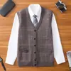 Nuevo cárdigan de punto para hombre Otoño/Invierno 2026, chaleco de punto casual para padres de mediana edad y mayores, tejido sin mangas de cuello en V