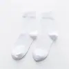 Calcetines de media pantorrilla para hombre para primavera y otoño, transpirables, absorbentes de sudor, antibacterianos, resistentes al olor, calcetines deportivos largos para jóvenes, calcetines de color liso