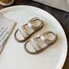 Sandálias Doces de Tecido da Moda para Meninas 2026 Verão Novo Bico Redondo Abertas Estilo Coreano Romanas com Velcro Tendência