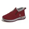 Sapatos de Algodão Femininos para o Inverno de 2026 para Meia-idade e Idosos, com Veludo Plus e Espessados, Solado de Montanhismo, Sapatos de Algodão Quentes, Slip-on, Salto Baixo, Botas de Neve