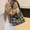 Bolsa Grande de Lã Xadrez Outono e Inverno para Mulheres 2026 Nova Bolsa Tote Estilo Coreano Bolsa de Ombro Casual Grande Capacidade Estilo Preppy