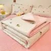 Juego de cubierta de cama de tres piezas de algodón puro Clase A para otoño e invierno, sábana de cama antideslizante de terciopelo de leche engrosada, colchón de tatami acolchado 100% algodón