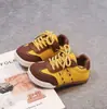 Zapatillas Deportivas Infantiles 2026 Otoño/Invierno Nuevo Modelo Casual para Niños y Niñas Suela Suave Versátil Tallas Medianas a Grandes Zapatos de Entrenamiento Alemanes y Zapatos Forrest Gump para Niños
