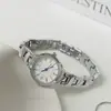 Relógio Feminino de Aço Fino com Mostrador Pequeno, Relógio Feminino Quartz Redondo Simples Cravejado com Diamantes, Versátil para o Trabalho e Estudantes