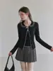 Moda de menina doce estilo coreano: cardigã de tricô preto com gola Peter Pan, gravata borboleta, mangas compridas, top feminino outono 2026, conjunto de duas peças