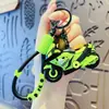 Chaveiro criativo e legal Sanrio para moto, chaveiro de carro coolomi, pingente para mochila, casal de motociclistas de desenho animado, pequeno presente