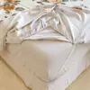 Faldón de cama de franela 100% algodón Oculta imperfecciones con borde de volantes Juego de colcha de algodón puro engrosado Juego de tres piezas de sábanas Funda antideslizante Universal para todas las estaciones