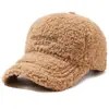 Boné de bico de pato de lã de cordeiro para mulheres, boné de beisebol quente de pelúcia para outono e inverno, versátil estilo coreano, afina o rosto, chapéu casual moderno