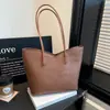 Bolso Grande de Capacidad Estilo Europeo y Americano para el Día a Día con Accesorios de Moda, Nuevo Modelo 2025 Bolso de Hombro Sencillo Bolso de Axila para Mujer