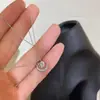 Collar Súper Brillante de Estrella y Luna Rodeada para Mujer, Diseño de Nicho de Lujo Ligero de Alta Gama, Cadena Versátil Dulce Ins para Clavícula, Accesorio Versátil
