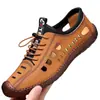 Sandalias de hombre de PU perforado transpirable para verano, zapatos casuales antideslizantes de suela blanda tipo slip-on con suelas de goma