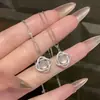 Colar Flor de Calcedônia Branca Prata Esterlina 925 Moda Luxo Acessível Nicho Alto Padrão Corrente de Suéter Mobius Enrolada Ins
