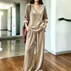 Colección de otoño/invierno 2026 europea y americana transfronteriza: Elegante conjunto de otoño estilo coreano para mujer, con un top de cuello en V y pantalones de pierna ancha, un conjunto de dos piezas