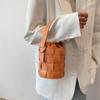 Bolsa de mão simples estilo coreano transfronteiriça feminina 2023 nova moda bolsa balde bolsa de ombro com todos os detalhes bolsa crossbody