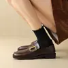 2025 Novo Estilo Fivela de Metal Bico Redondo Salto Bloco Simples Casual Cor Sólida Sapatos Femininos Mocassins Macios Confortáveis