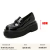 Mocasines de suela gruesa para mujer nuevos sin cordones altura oculta estilo británico zapatos de cuero punta redonda negro populares populares zapatos de una sola capa