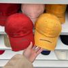 Gorra de béisbol con agujeros desgastados y lavado sucio, de moda urbana, para hombre y mujer, gorra con bordado de letras coreanas para primavera y verano, gorra para el sol