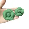 Gran Inventario de Flores de Camelia de Alta Gama, Flores Pequeñas Fragantes, Accesorios, Flores para Bolsos, Flores para Zapatos, Boutonnières y Broches Versátiles