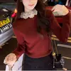 Nova coleção outono e inverno: camada base de tricô com gola alta parcial e renda feminina, um top de tricô suave e elegante, versátil e estiloso
