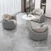 Conjunto minimalista y lujoso de sofá individual y mesa de centro, adecuado para uso casual en hoteles, salones de belleza, áreas de recepción y centros de exposiciones; también incluye un juego de mesas y sillas para reuniones y discusiones