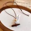 Colar Redondo Vazado com Contas de Couro, Corda, Resina e Madeira Estilo Retrô Francês Corrente para Suéter Levemente Luxuoso Ornamentos de Colar de Alto Padrão para Mulheres