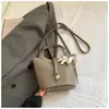 Bolso Retro de Moda Bolso Pequeño para Mujer 2026 Primavera Nuevo Bolso Cruzado para el Trabajo Alta Apariencia Bolso Tote Pequeño Bolso Cubo