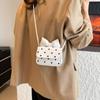 2025 Verão Nova Moda Popular de Luxo Ombro Único Nicho Bolsa Feminina Portátil Versátil Bolsa Feminina Bolsa Transversal de Bolinhas