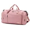 Bolsa de viagem de grande capacidade para viagens curtas, com uma alça para fixar na mala, um compartimento separado para sapatos e um design de separação seco/molhado; também adequado como bolsa de academia