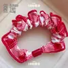 Scrunchie de Tecido Vermelho Doce Versátil Iluminador Feminino Xadrez Rabo de Cavalo Prendedor de Cabelo Acessório de Cabelo
