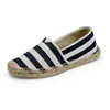 Moda de otoño de tendencia nuevos zapatos de lino para hombre y mujer zapatos de paja pescador un pedal mocasines de lona al por mayor