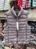 2026 Novo Estilo Outono Colete Feminino Fino de Penas Curto 90 Penas de Pato Branco Tamanho Grande Casual Versátil Gola Alta Colete Roupa de Baixo