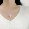 Colar Pingente Flor Esmaltada com Zircônia Cúbica Brilhante Design de Nicho Corrente para Clavícula Exquisito Leve Luxo Sensação de Alta Qualidade Colar para Mulheres