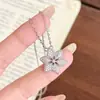 Moderna Nueva Cadena de Clavícula de Lujo Ligero, Colgante de Copo de Nieve Más Vendido, Incrustaciones Completas de Diamante, Diseño Exquisito y Elegante, Súper Brillante