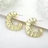 Pendientes de C-shape de Moda con Sentido de Diseño de Nicho para Mujer, Pendientes de Botón Versátiles y Modernos, Pendientes de Botón Geométricos, Joyería de Oreja Exquisita y Elegante para Mujer