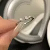 Anillo de mariposa de circón líquido de estilo dulce y fresco, diseño de nicho femenino, anillo de dedo distintivo, apertura ajustable, nuevo producto