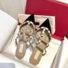 Sandalias Planas de Moda V's con Puntera de Remache para Mujer, Versión Alta, Original Puro, Charol Negro, Calzado Exterior de Moda, Punta Fina, Medias Zapatillas