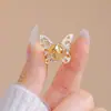 Broche de mariposa hueco con diamantes brillantes, pasador de seguridad anti-luz, decoración fija para cárdigan, bufanda