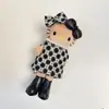 Muñeco de Peluche Colgante de Gatito de Piernas Largas Ropa de Bebé Muñeca Kt Accesorios de Muñeca Hija Falda sin Mangas de Perla de Gatito para Mujer